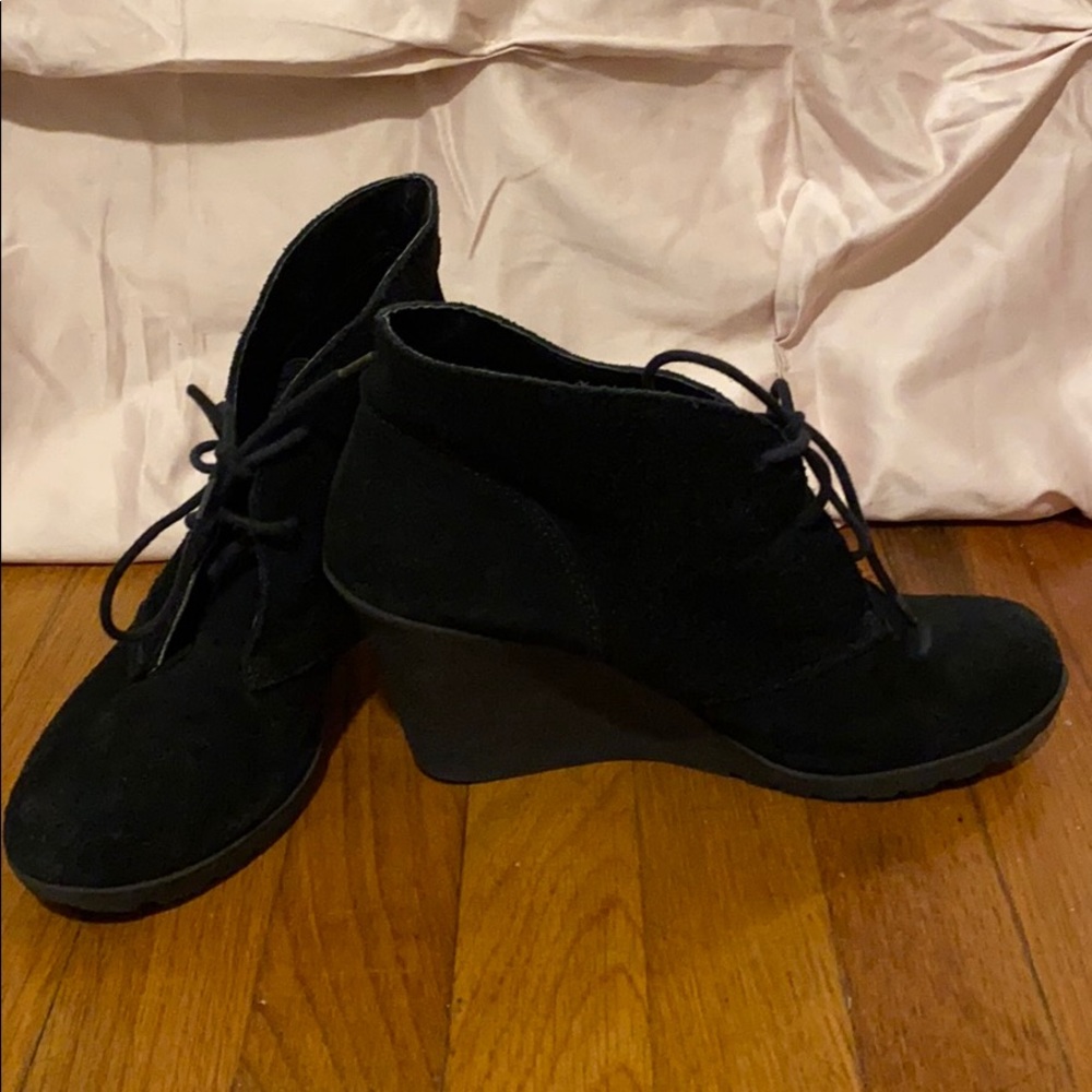 Size 9.5 White Mountain Suede Booties